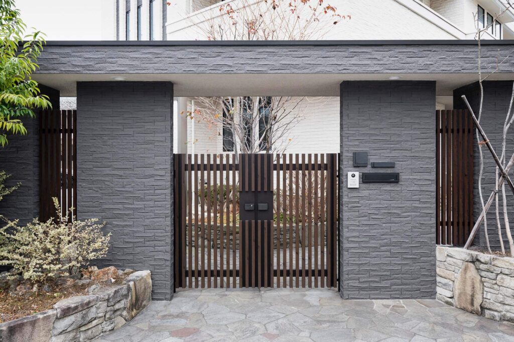 house entrance fence design